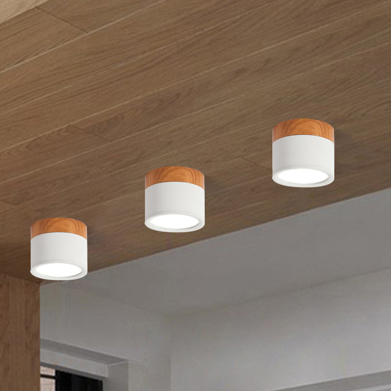 BowLift | Elegance of Light Small ceiling lamp with a unique glow