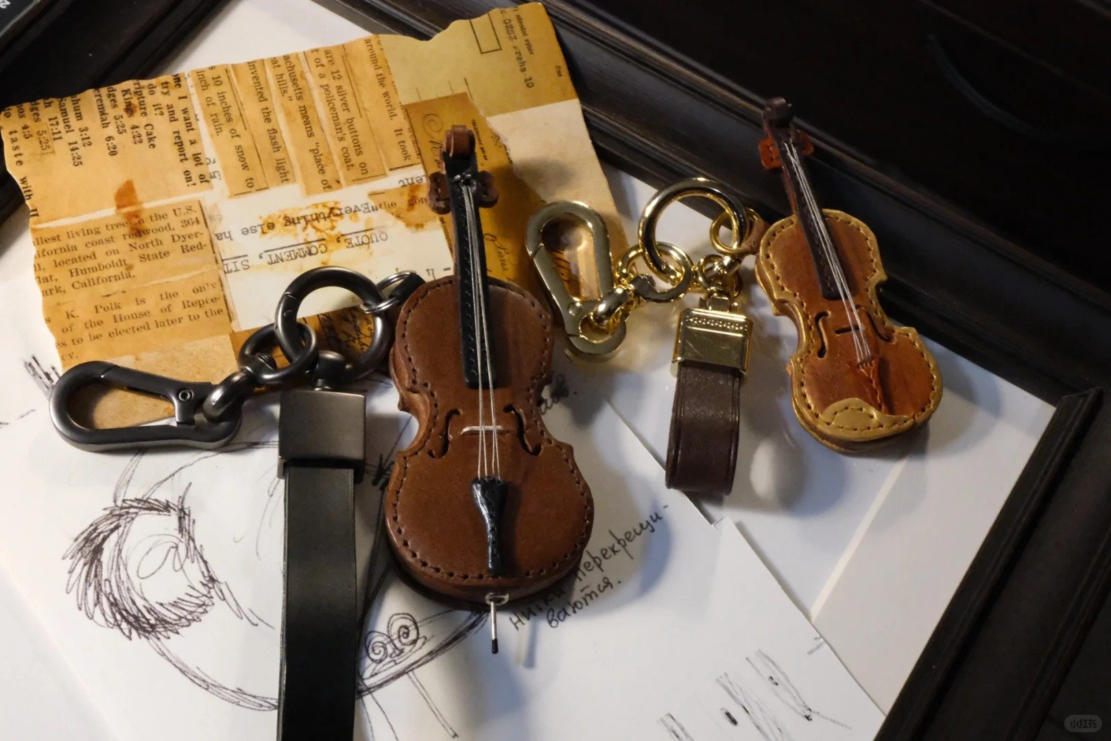 BowLift | Crafted Leather Violin & Cello Keychain
