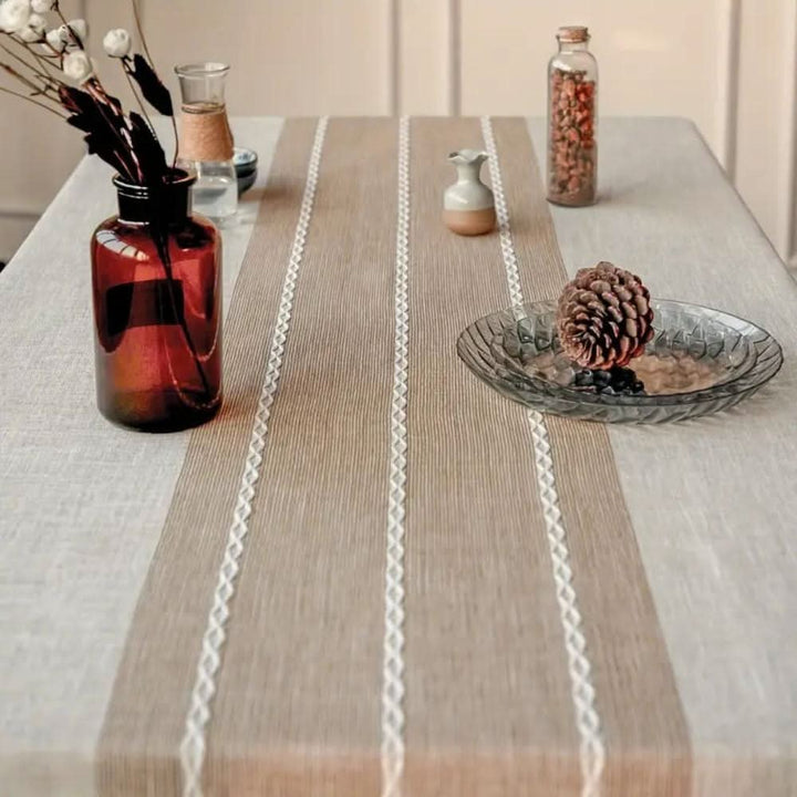 BowLift | TableCover – Stylish, rustic protection for your dining table