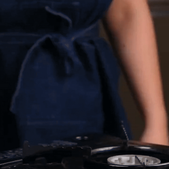 BowLift | Titan Premium Frying Pan – Non-Coated Hammered Titanium Pan for All Hobs Including Induction