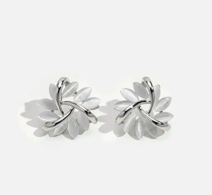 BowLift | Elegant and exquisite gold opal flower circle stud earrings