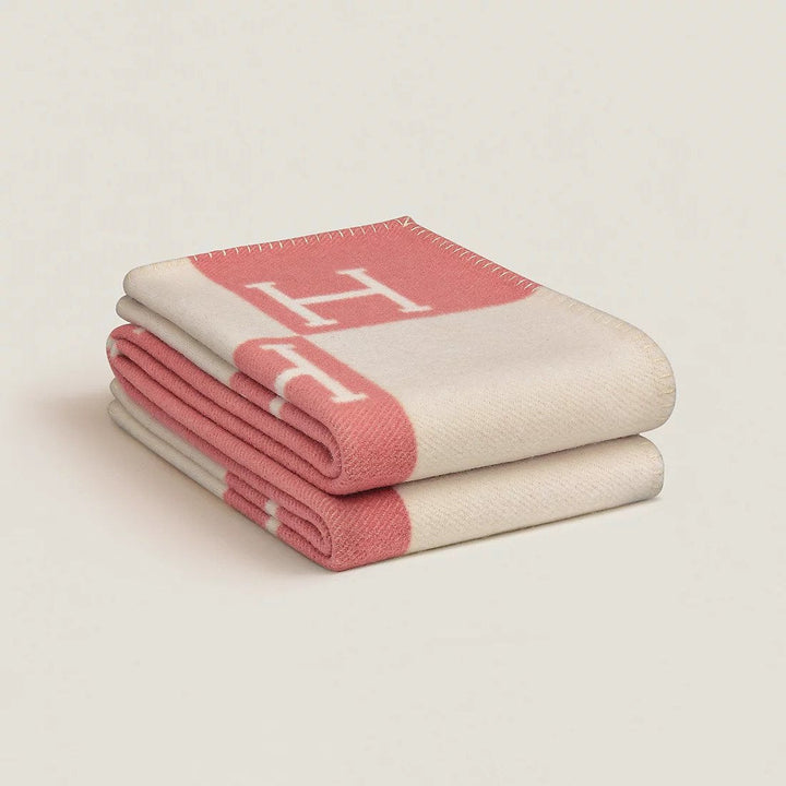 BowLift | and Laine Cashmere Isabelle – Elegant and Soft Blanket for Refined Interior