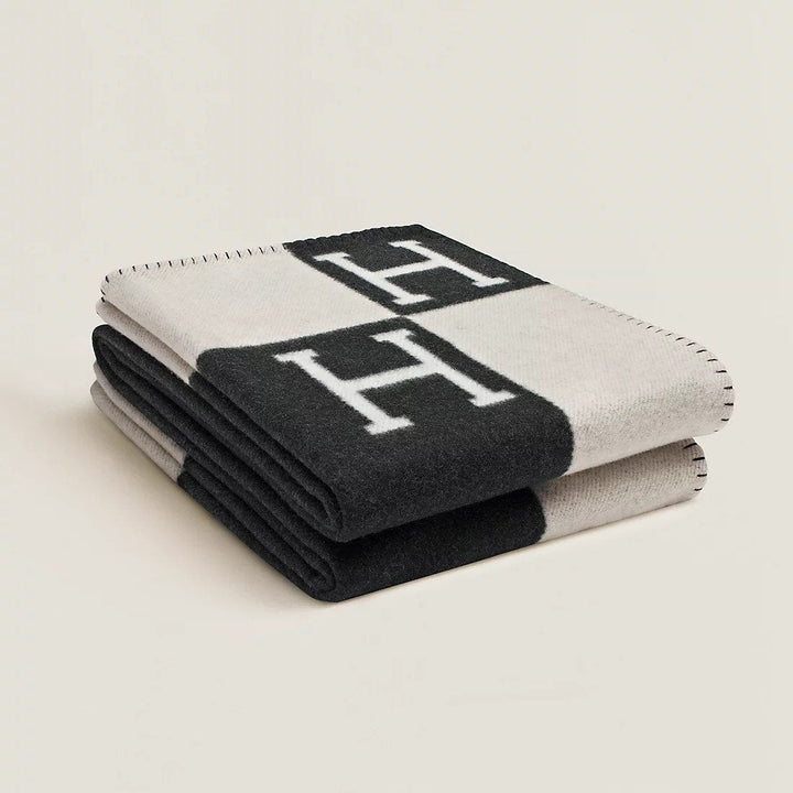 BowLift | and Laine Cashmere Isabelle – Elegant and Soft Blanket for Refined Interior