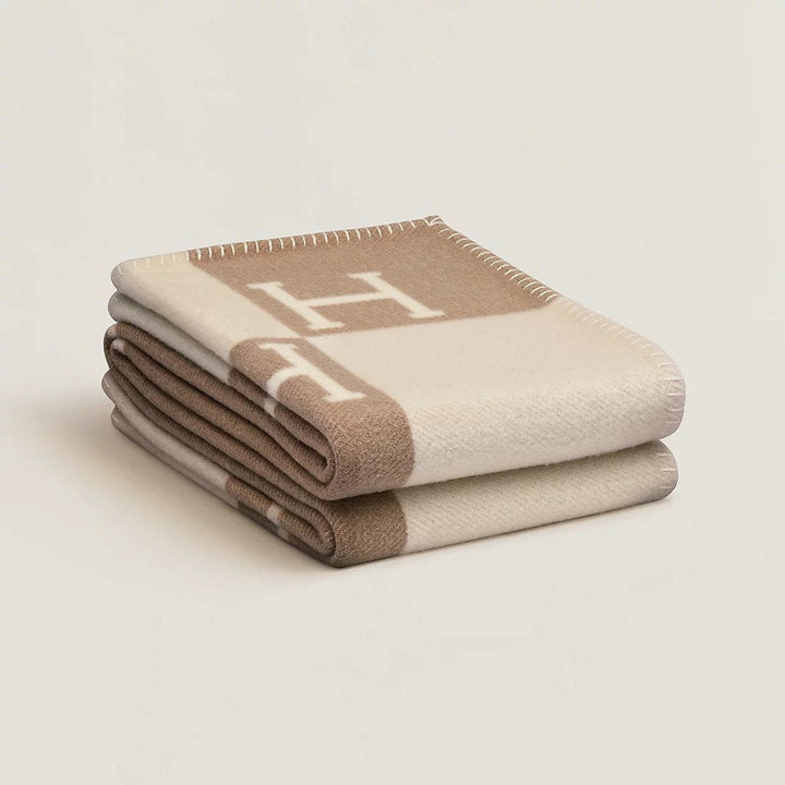 BowLift | and Laine Cashmere Isabelle – Elegant and Soft Blanket for Refined Interior