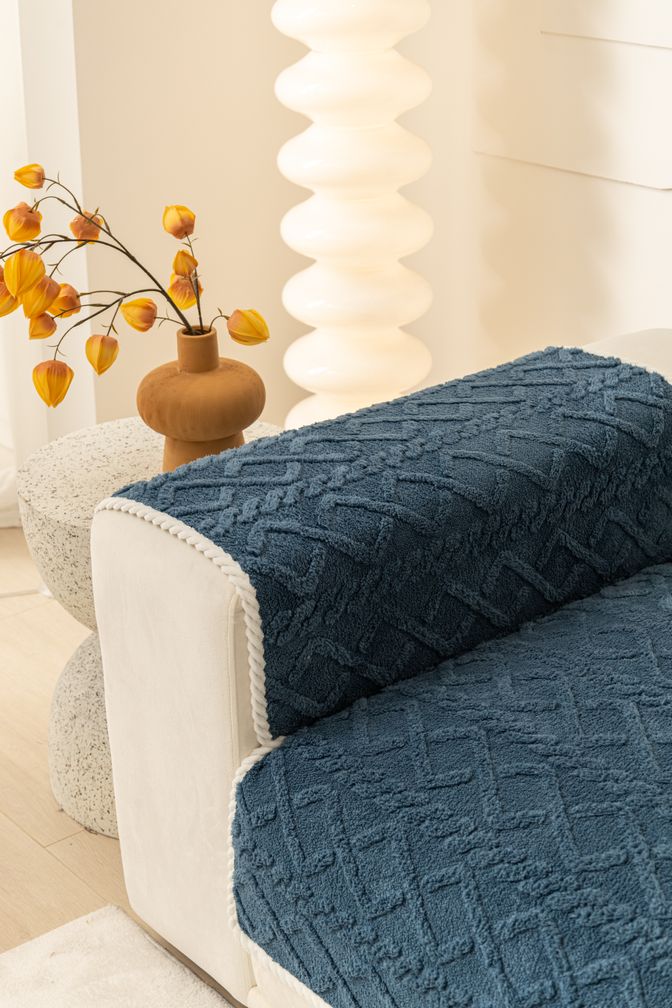 BowLift | Classic One-Piece Sofa Slipcover
