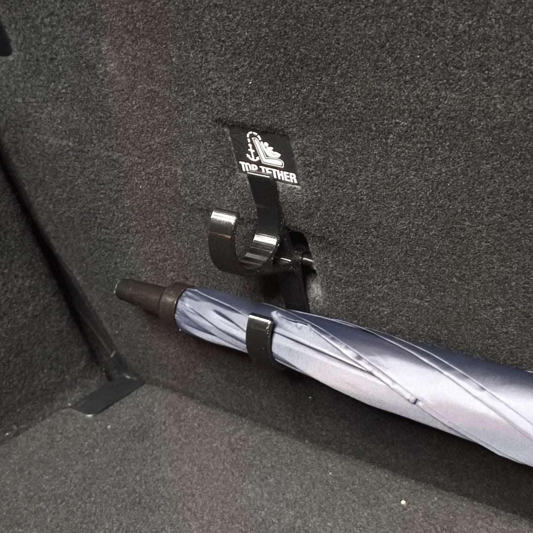 StormGrip — No more chaos in the car: Perfect order and dry feet at the touch of a button! | Bowlift