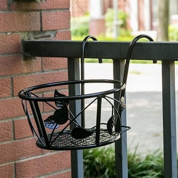 BowLift | GrünMeister — Showcase your green paradise stylishly without drilling or rust!