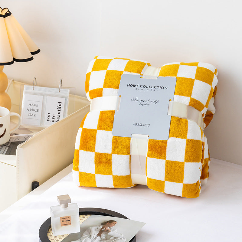 BowLift | Stylish blanket in checkered pattern for your home