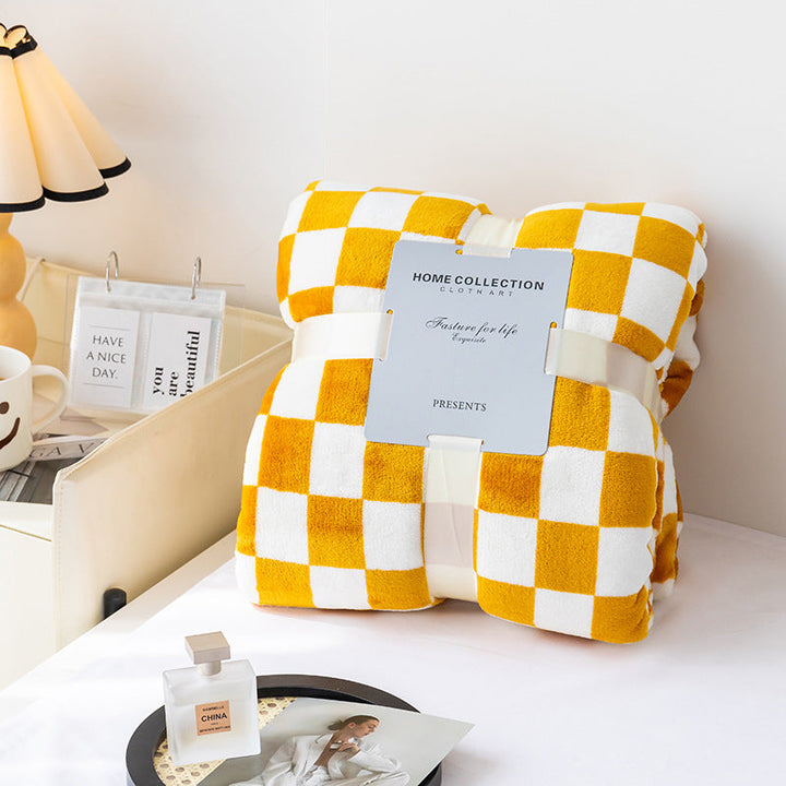 BowLift | Stylish blanket in checkered pattern for your home