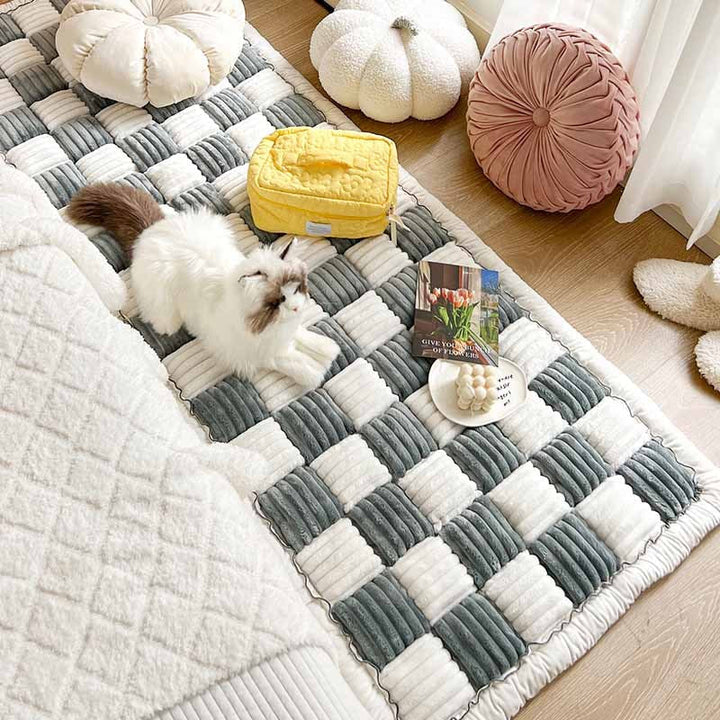 CozyCover – Elegant Blanket for Pet and Human Bowlift