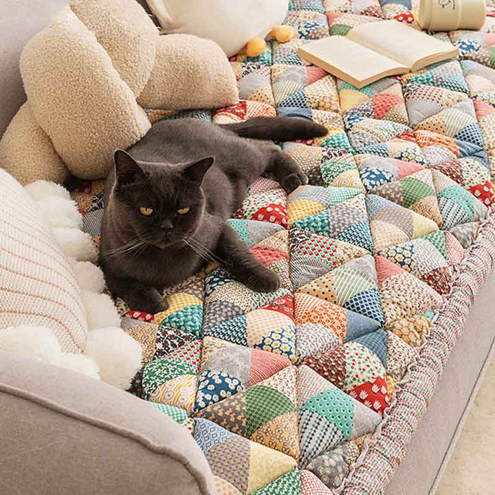 BowLift | GardenGuard – Elegant Sofa Protector with Non-Slip Backing for Style & Comfort