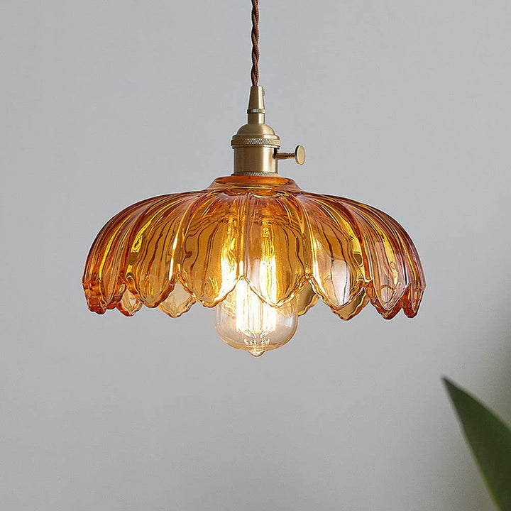 BowLift | Glass light that delights with details!