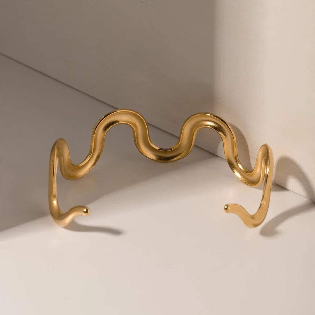 BowLift | Gold Wavy Statement Bracelet and Necklace