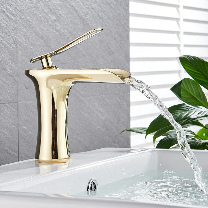 BowLift | Modern Waterfall Bathroom Tap – Stylish Design & Elegant Water Flow