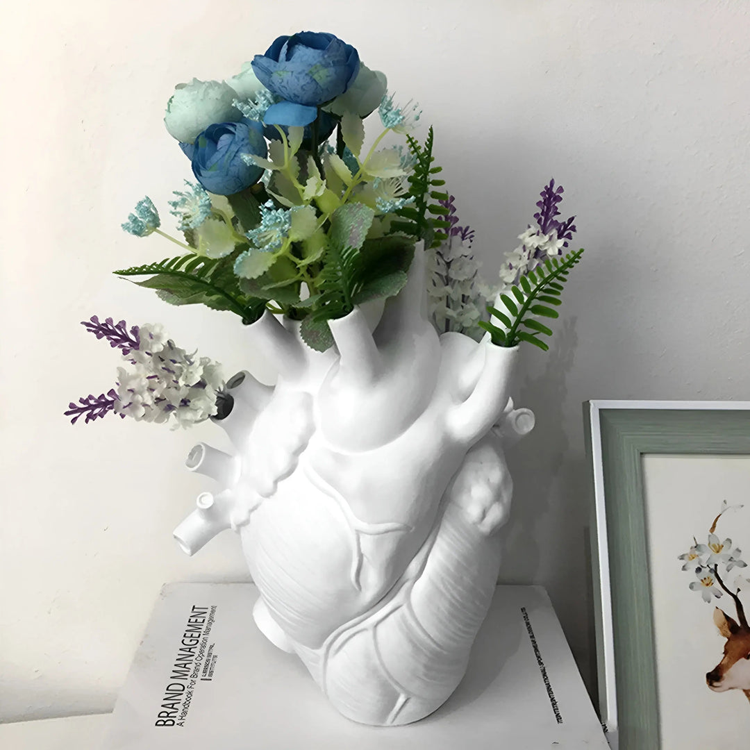 BowLift | Heart vase Amoura | Greek-inspired design | High-quality synthetic resin | Available in many colors
