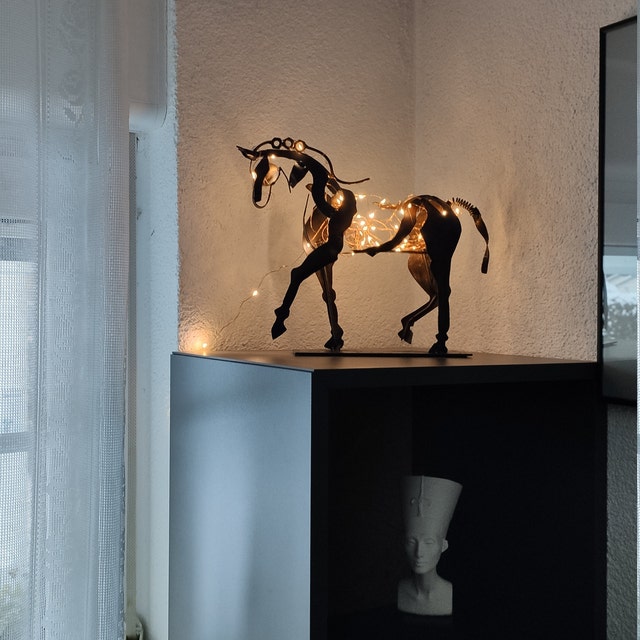BowLift | Handmade Horse Figurine – Ferro