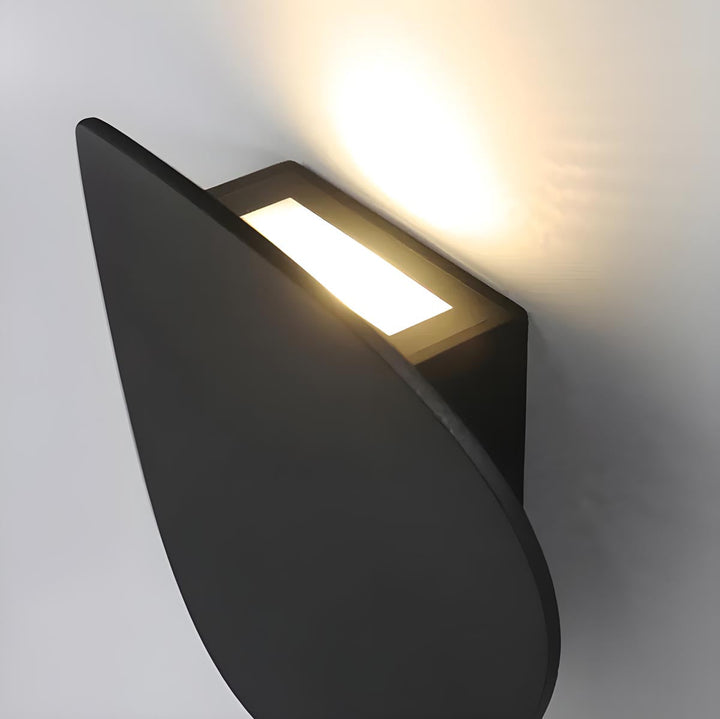 Elegant LED wall lamp – Stylish lighting for a warm atmosphere | Bowlift