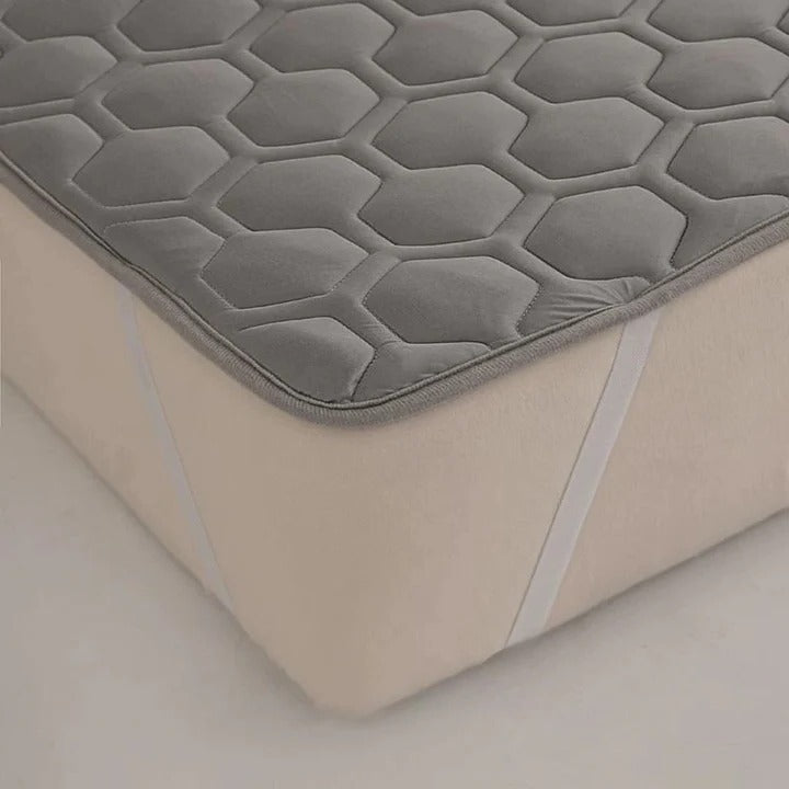 Quilted Cooling Mattress Pad with High-Density Cooling Fiber | Bowlift