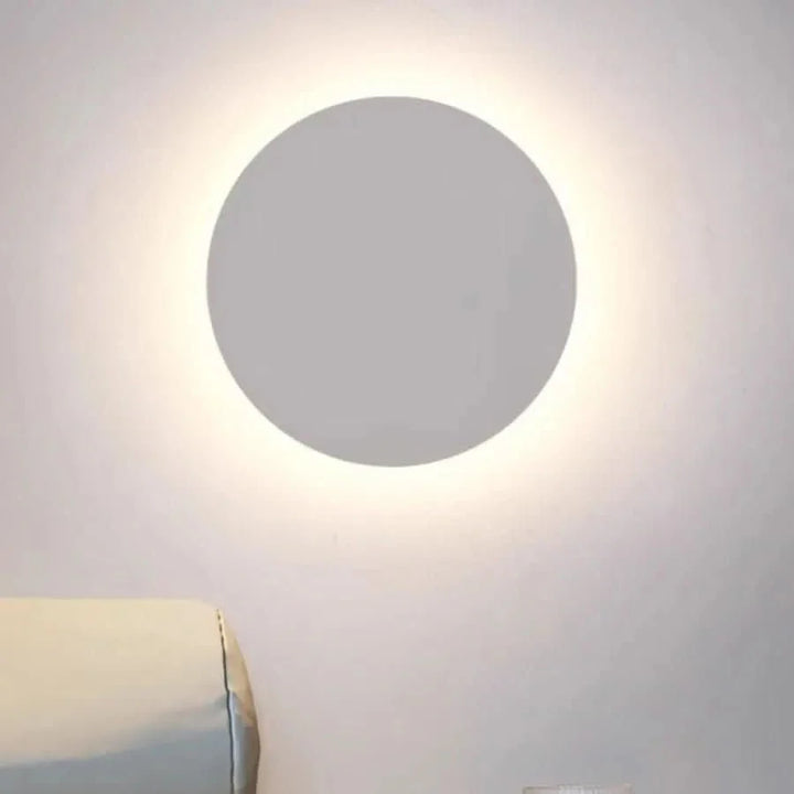 BowLift | Minimalist LED wall light in round or square, IP65