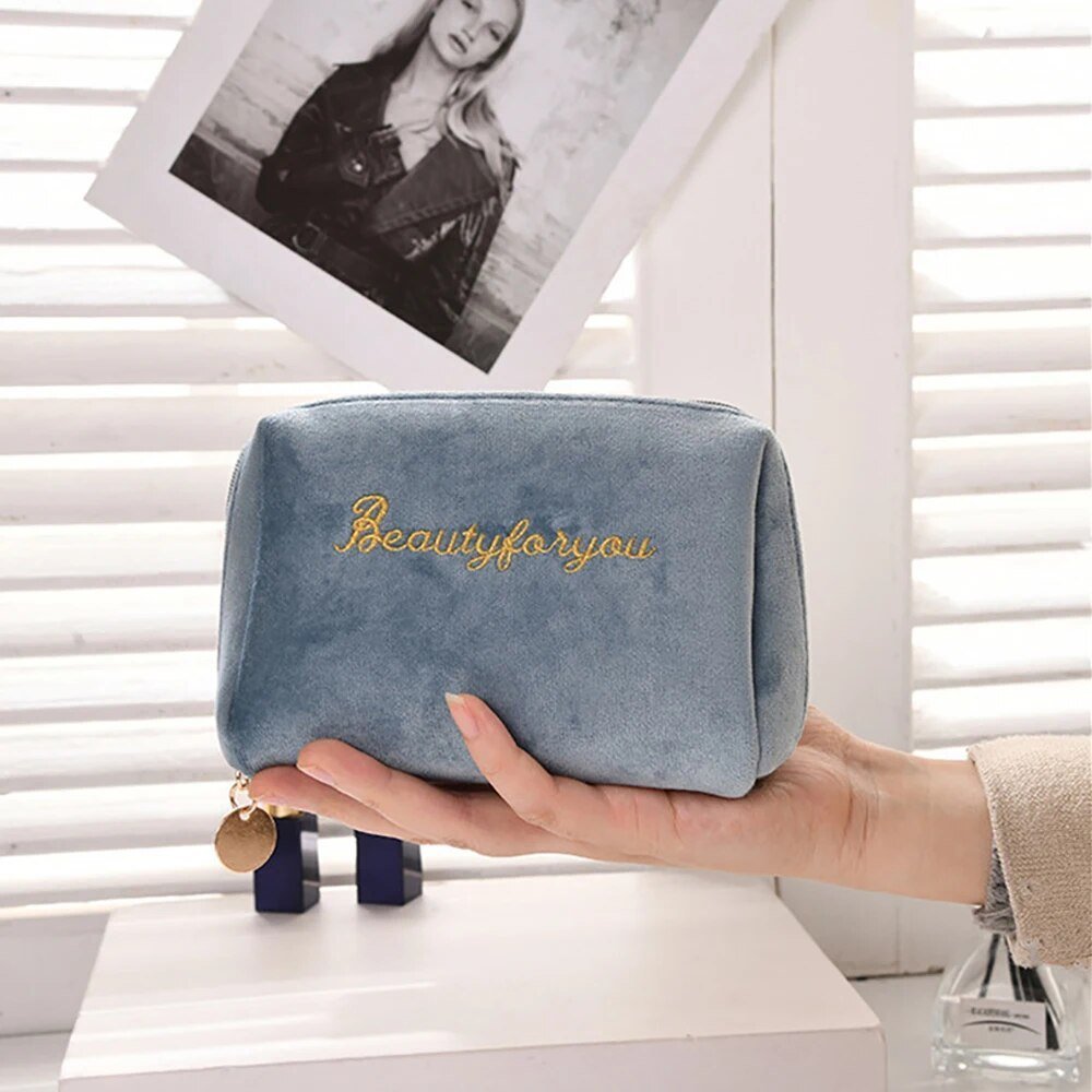 BowLift | VelvetChic - Elegance and practicality - Chic makeup bag