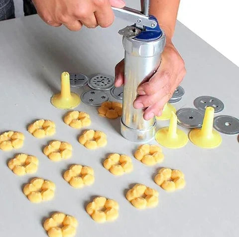 BowLift | Cookie press made of stainless steel with attachments for creative cookies and pastries