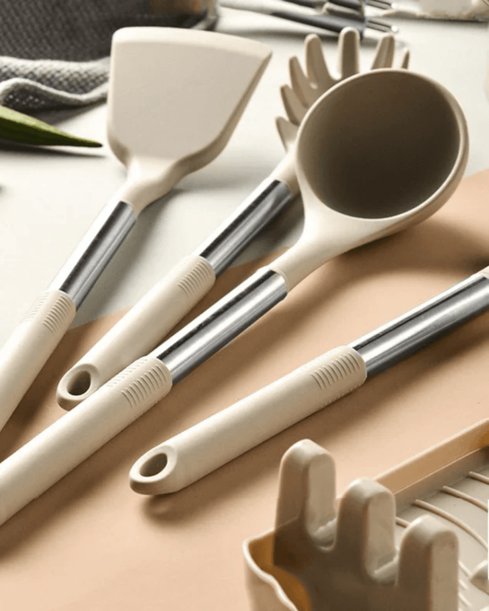 BowLift | KITCHENORA – Complete Utensil Set with Silicone Heads & Wood-Style Handles