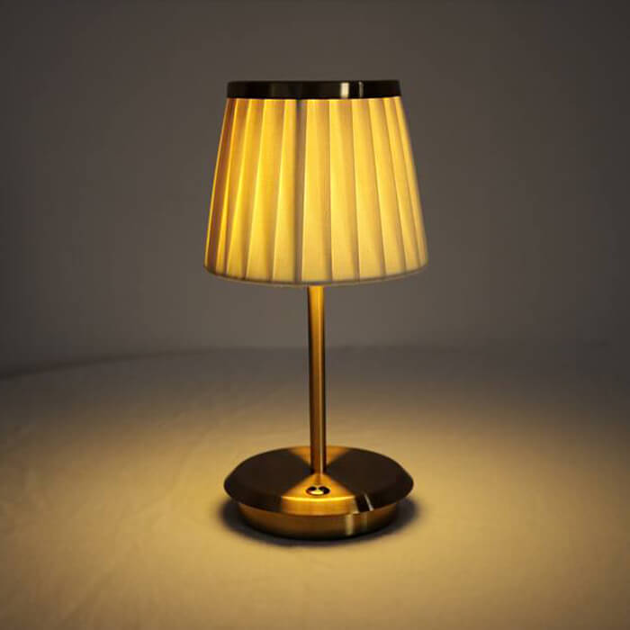 BowLift | Golden DreamDrape Table Lamp – Elegance and Flexibility