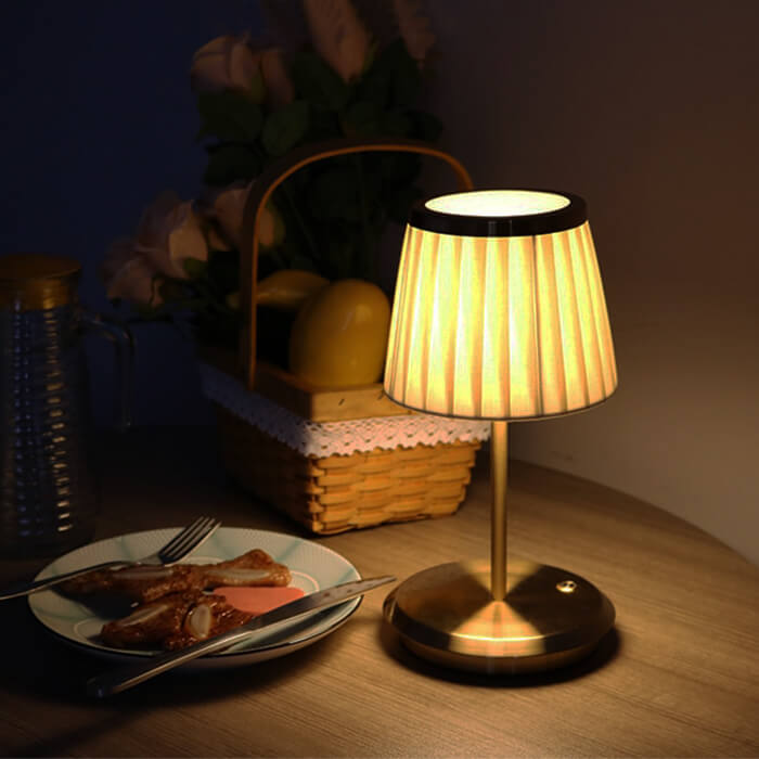 BowLift | Golden DreamDrape Table Lamp – Elegance and Flexibility