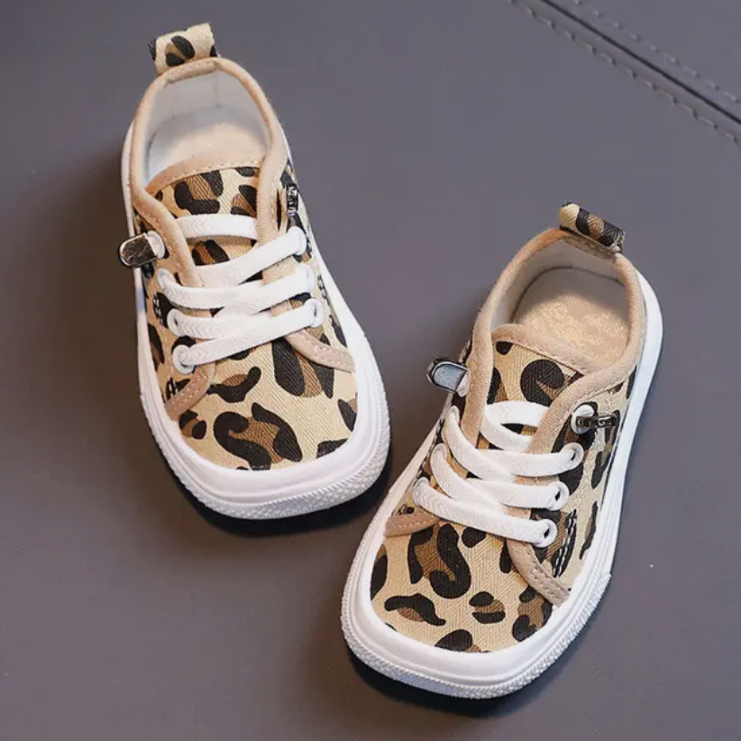 BowLift | Ergonomic Barefoot Sneakers for Kids - FlexiSteps
