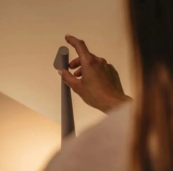 BowLift | Wireless LED lamp in minimalist design | Table lamp