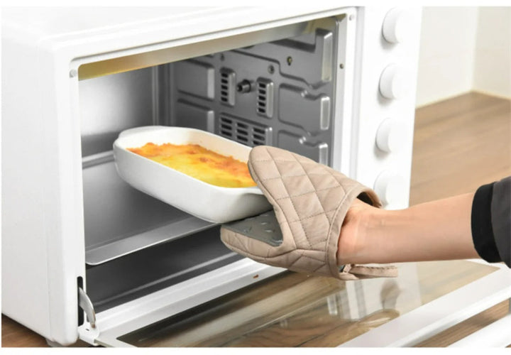 BowLift | Finley – Heat-resistant silicone oven mitt in fish shape