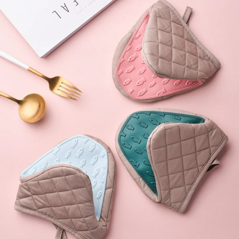 BowLift | Finley – Heat-resistant silicone oven mitt in fish shape
