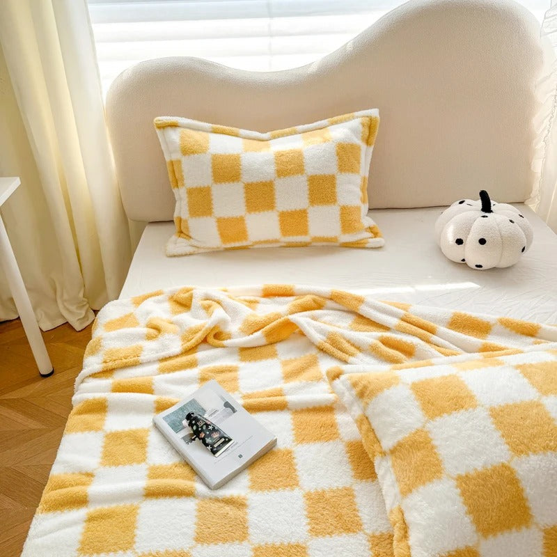 PandaComfort - Soft Fleece Blanket in Yellow and White Bowlift