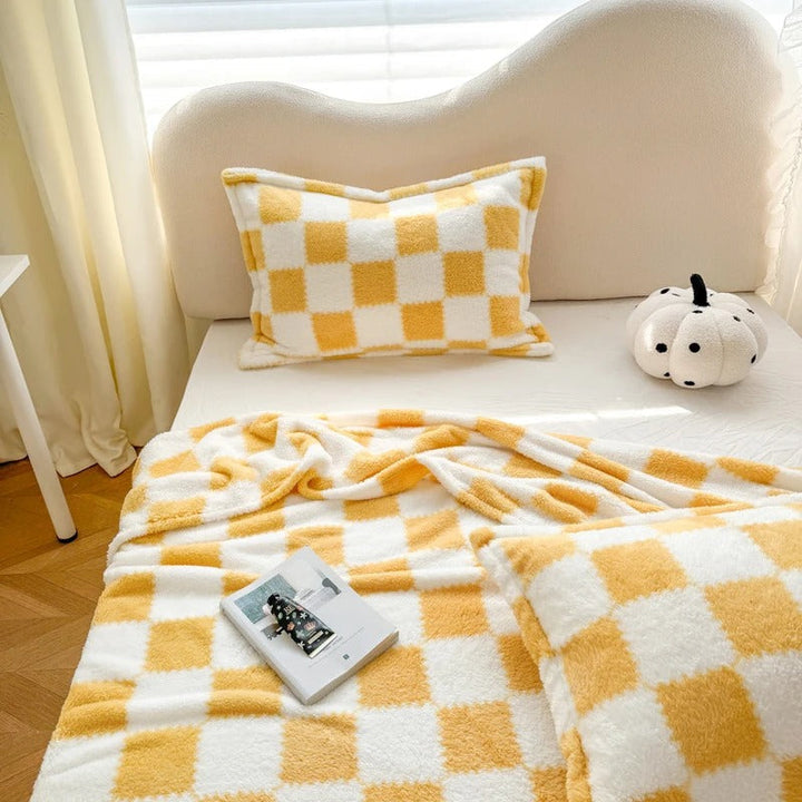 PandaComfort - Soft Fleece Blanket in Yellow and White Bowlift