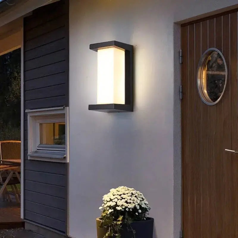 Weather-resistant LED outdoor lighting – Smart Motion Sensor | Bowlift