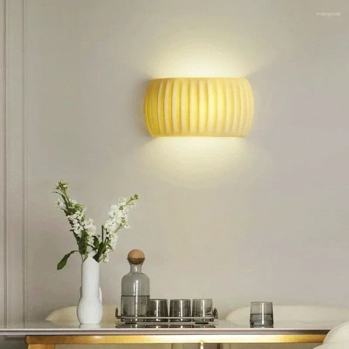 BowLift | Luxury Art Deco Wall Lamp made of Resin - Illuminate your Interior