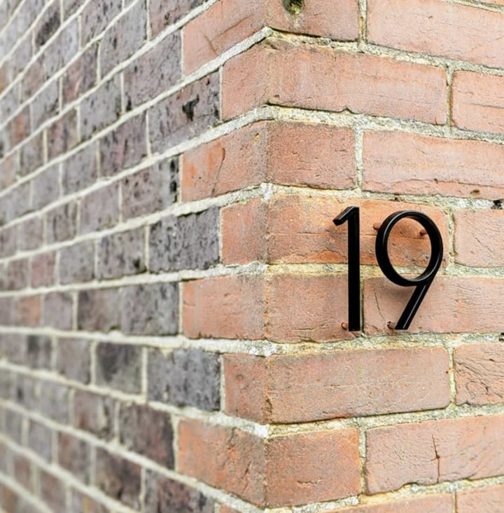 BowLift | Modern House Numbers – 3D Floating Effect & Weatherproof Zinc Alloy Design