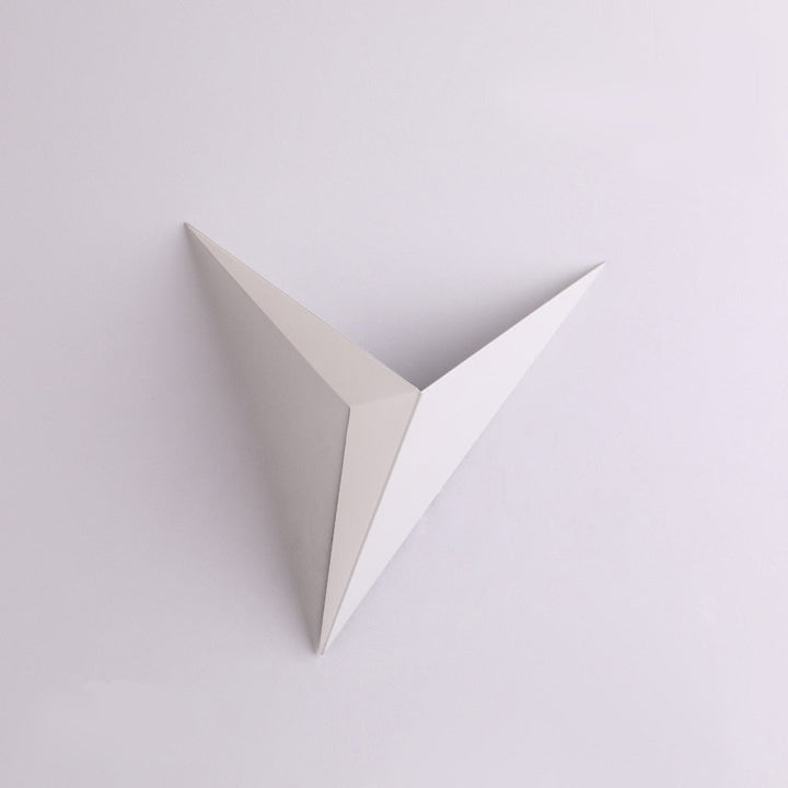BowLift | Modern Triangular Wall Lamp - TrigoLux