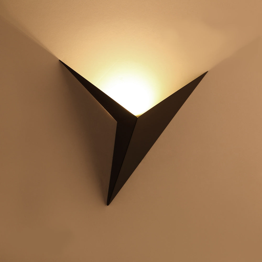 BowLift | Modern Triangular Wall Lamp - TrigoLux
