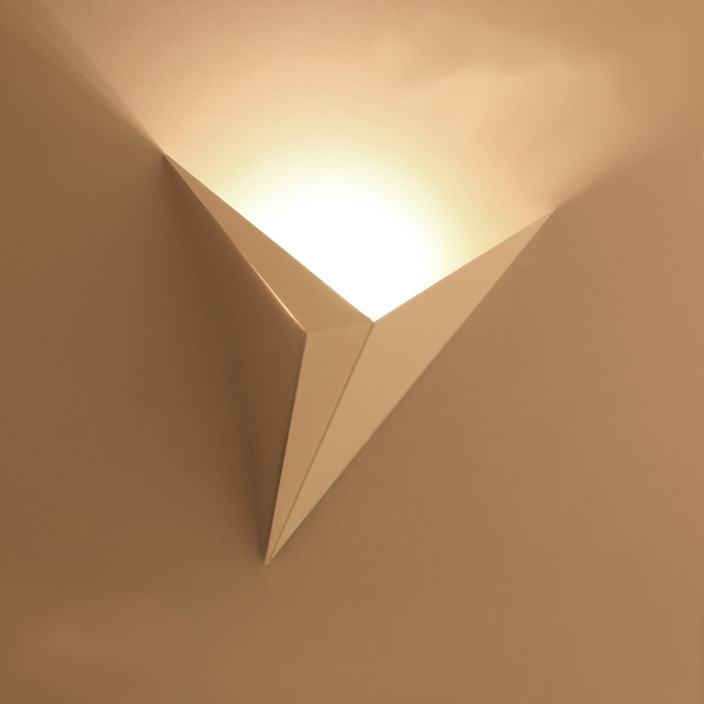 BowLift | Modern Triangular Wall Lamp - TrigoLux