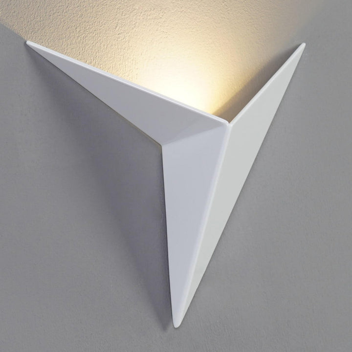 BowLift | Modern Triangular Wall Lamp - TrigoLux