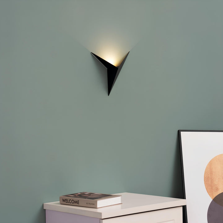 BowLift | Modern Triangular Wall Lamp - TrigoLux