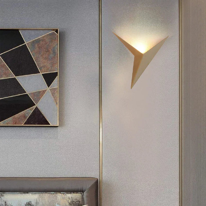 BowLift | Modern Triangular Wall Lamp - TrigoLux