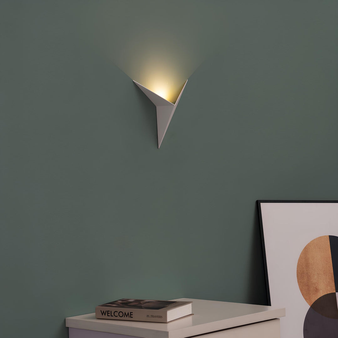 BowLift | Modern Triangular Wall Lamp - TrigoLux