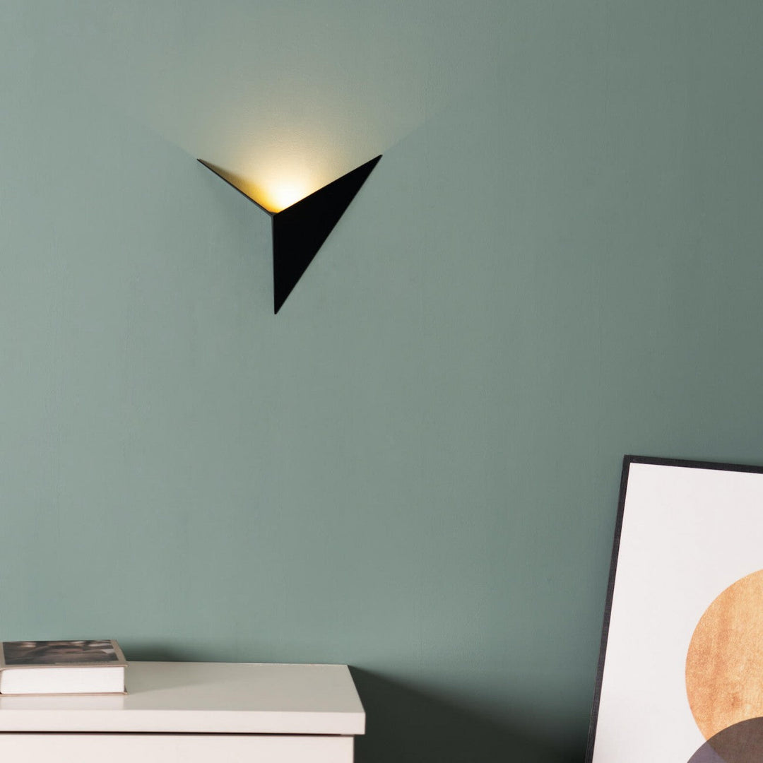 BowLift | Modern Triangular Wall Lamp - TrigoLux