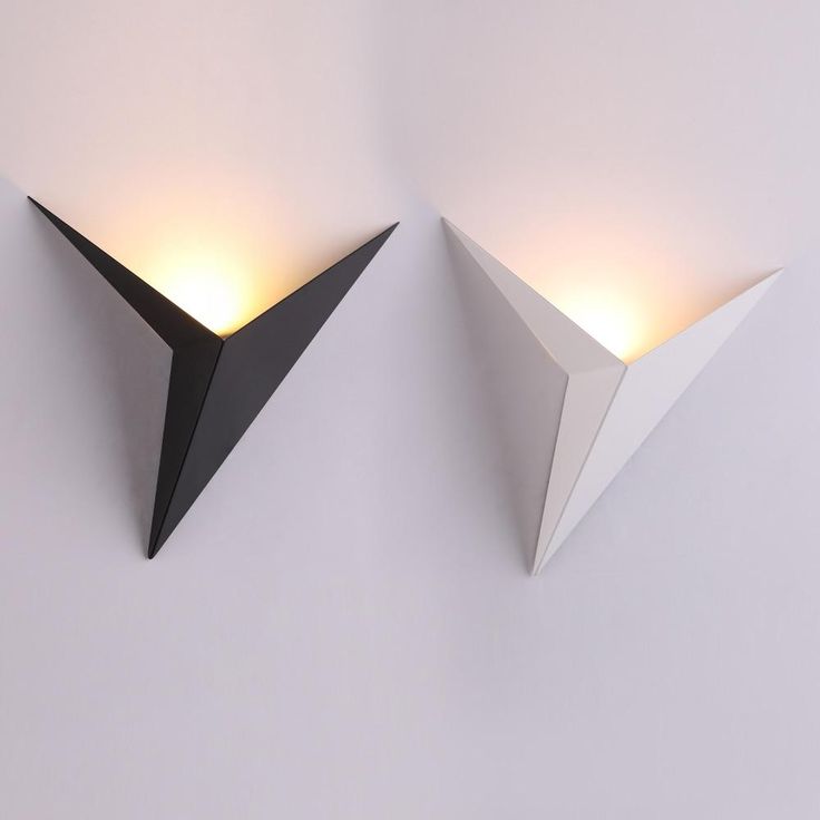 BowLift | Modern Triangular Wall Lamp - TrigoLux