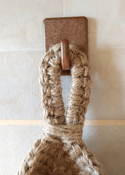 BowLift | Nestoria – Hanging jute basket for kitchen storage