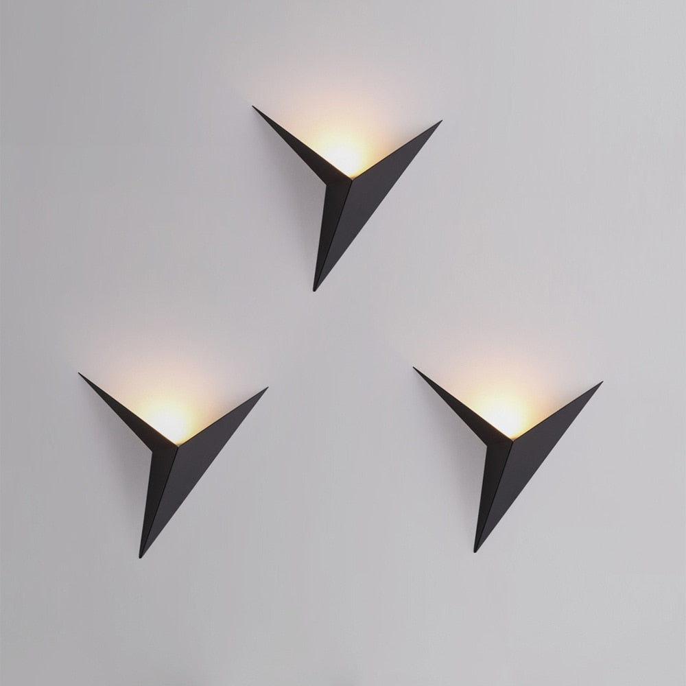 Modern Triangular Wall Lamp - TrigoLux | Bowlift