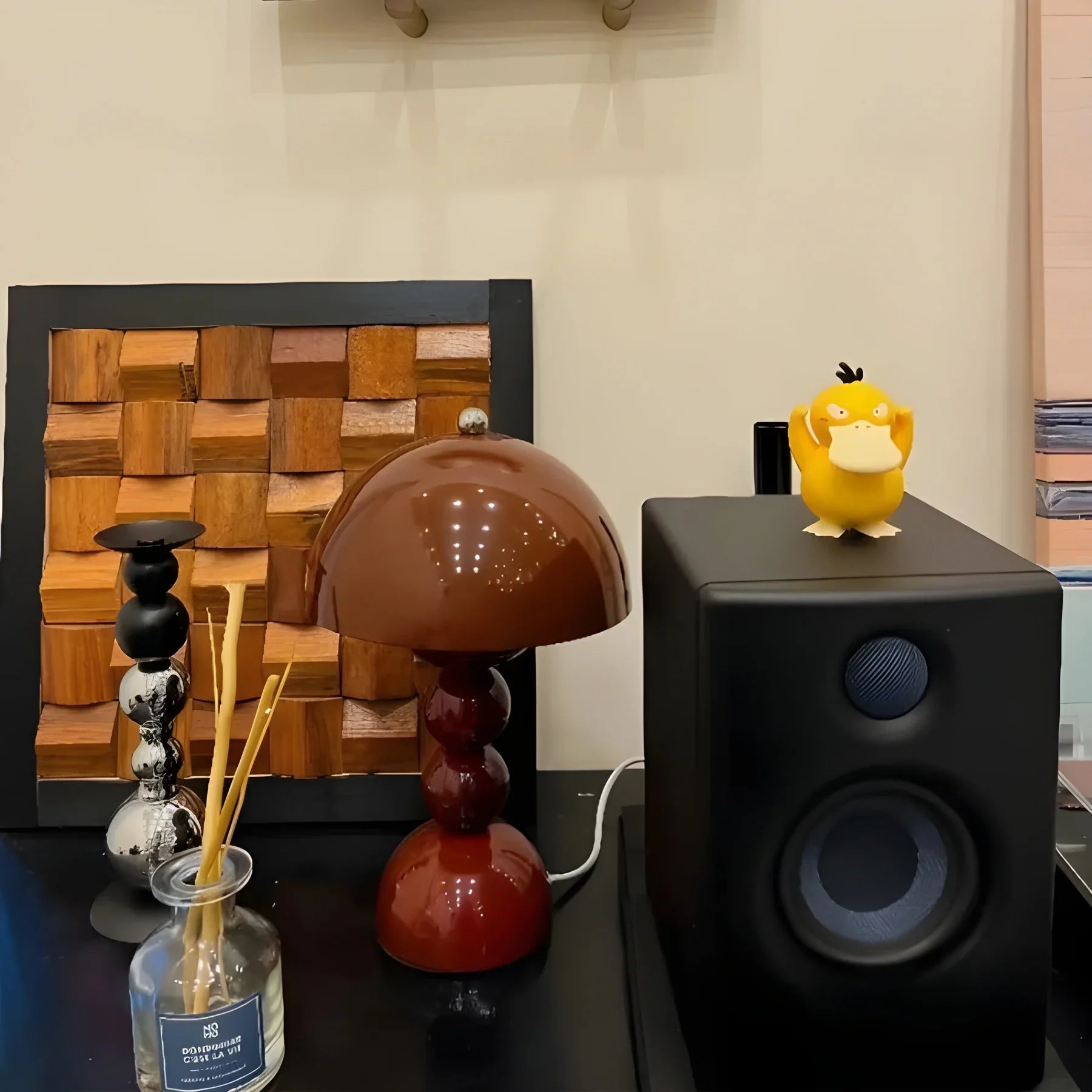 BowLift | Modern Table Lamp in Scandinavian Design with Gold Accents