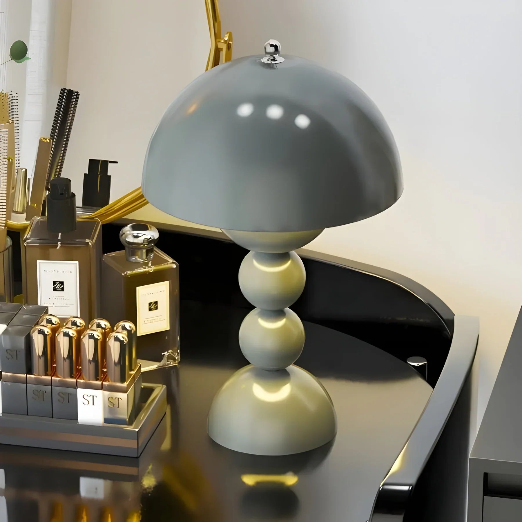 BowLift | Modern Table Lamp in Scandinavian Design with Gold Accents